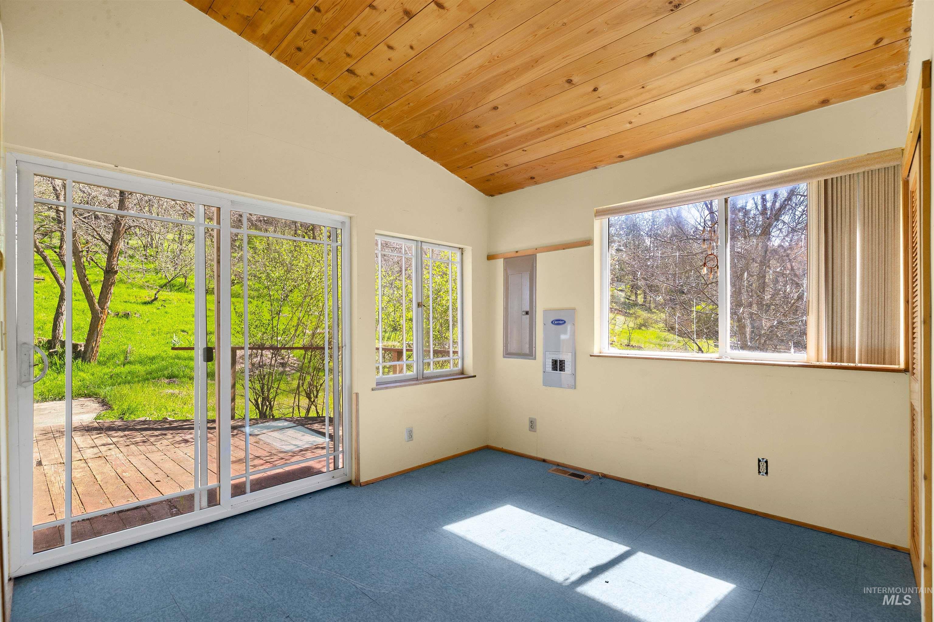 19437 Railroad Ave, Lenore, Idaho 83541, 1 Bedroom, 1 Bathroom, Residential For Sale, Price $299,000,MLS 98983391