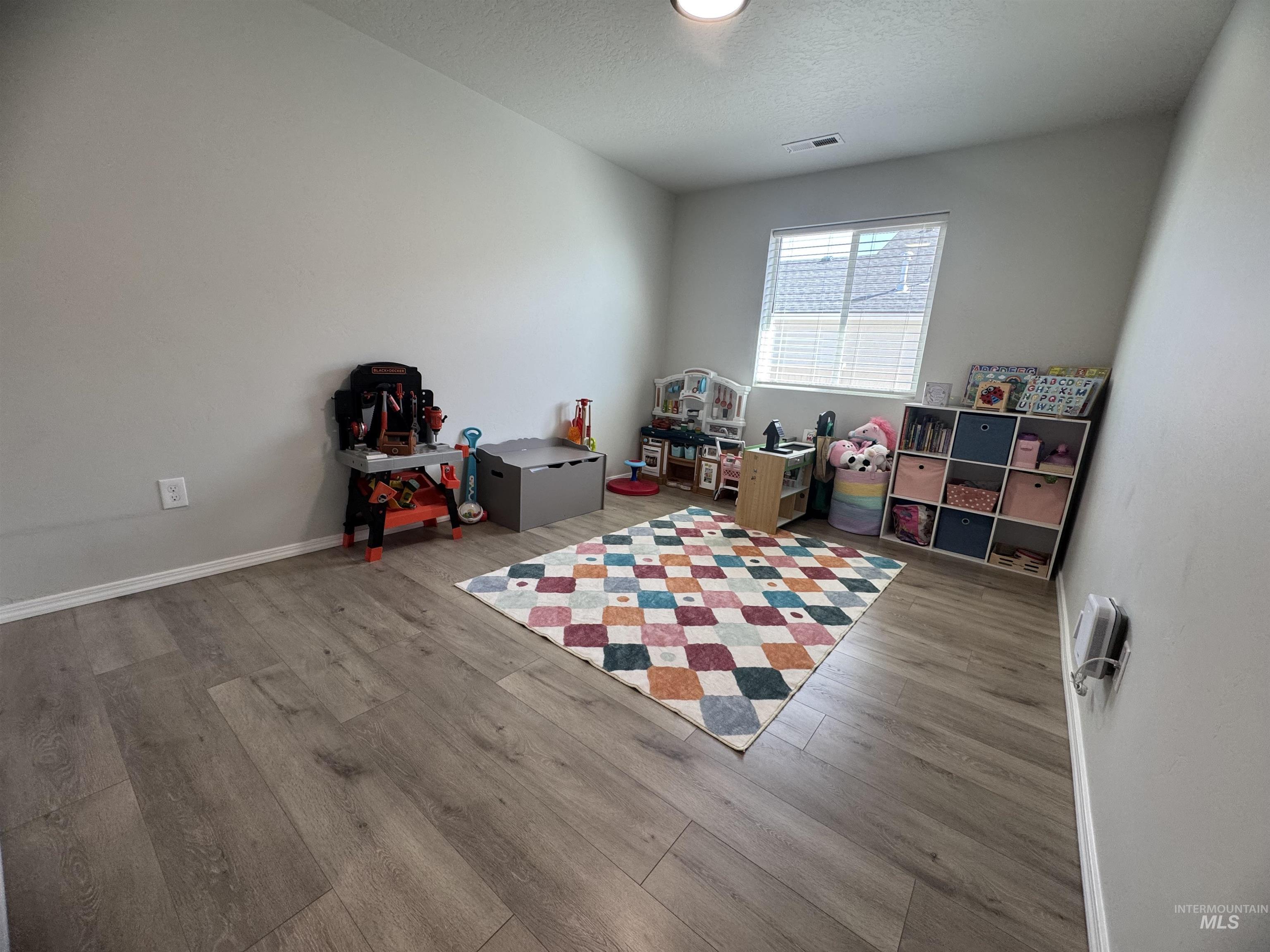 1683 SW Pegasus Peak Ave, Mountain Home, Idaho 83647, 3 Bedrooms, 2 Bathrooms, Residential For Sale, Price $384,999,MLS 98983392