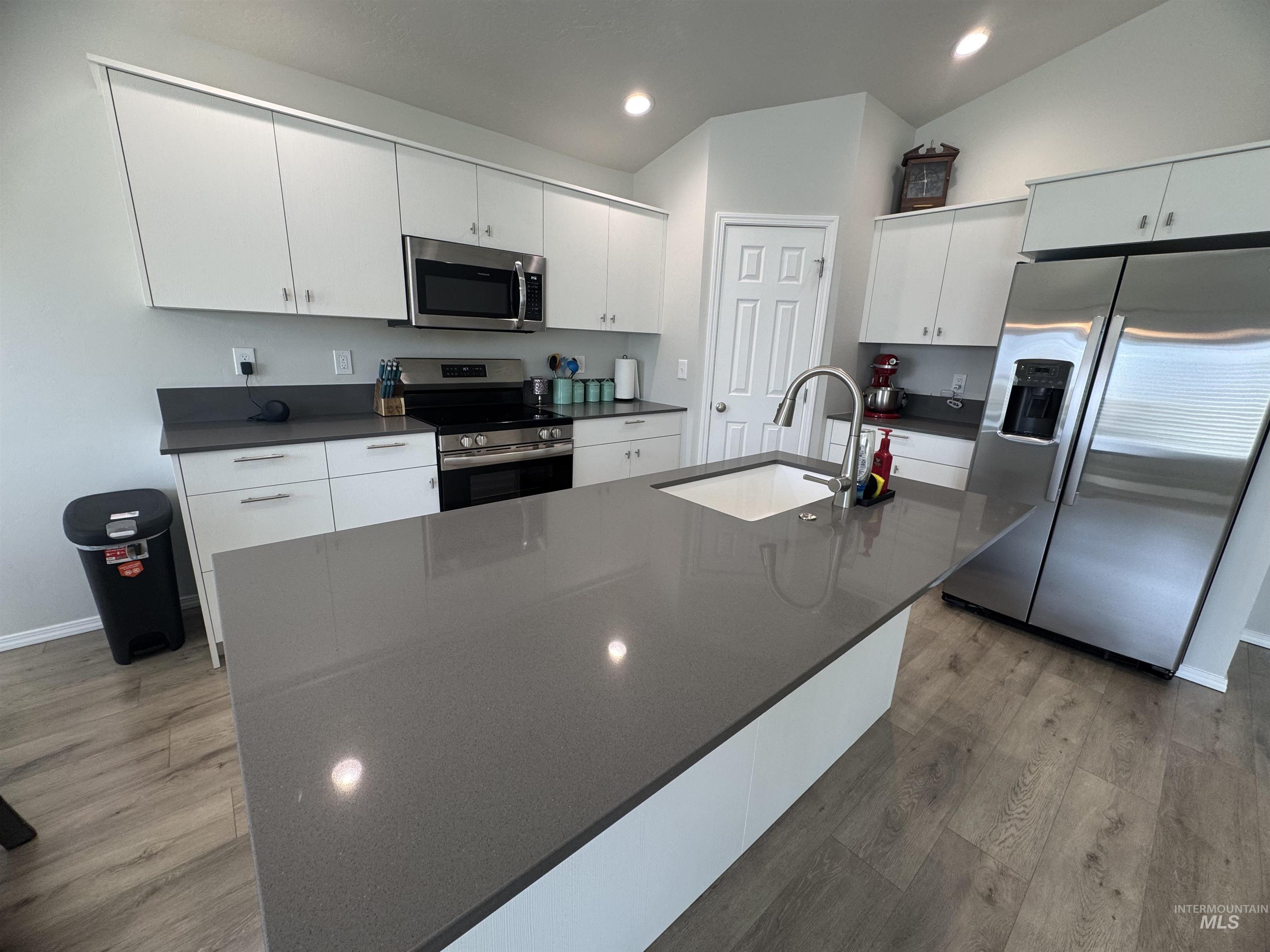 1683 SW Pegasus Peak Ave, Mountain Home, Idaho 83647, 3 Bedrooms, 2 Bathrooms, Residential For Sale, Price $384,999,MLS 98983392