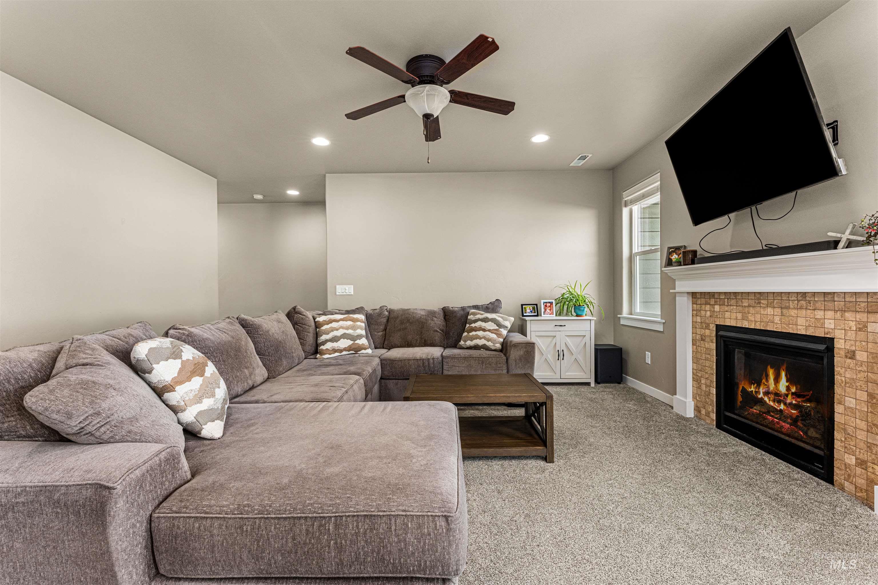 565 S Rocker Ave, Kuna, Idaho 83634, 3 Bedrooms, 2.5 Bathrooms, Residential For Sale, Price $507,990, 98983397