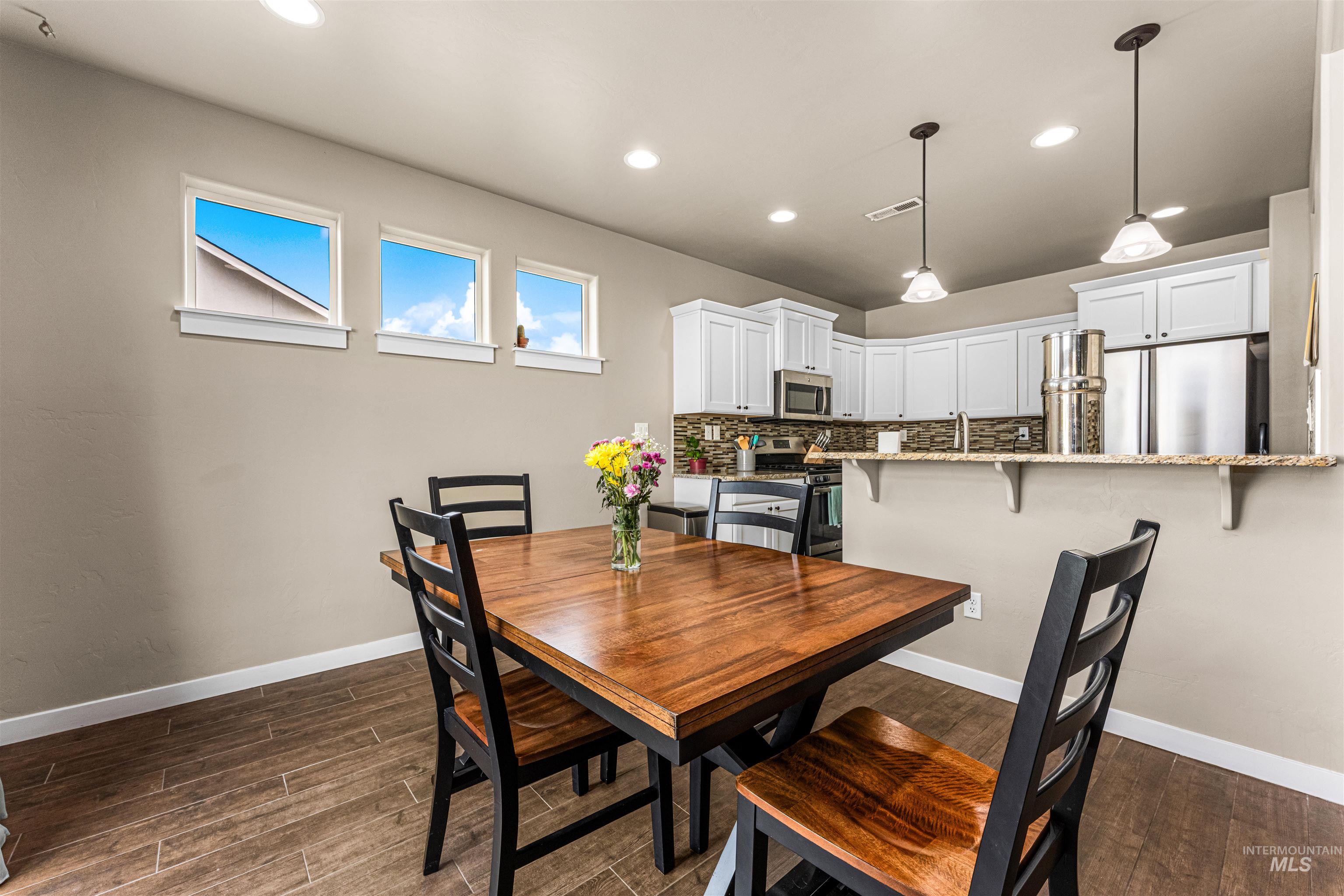 565 S Rocker Ave, Kuna, Idaho 83634, 3 Bedrooms, 2.5 Bathrooms, Residential For Sale, Price $507,990, 98983397