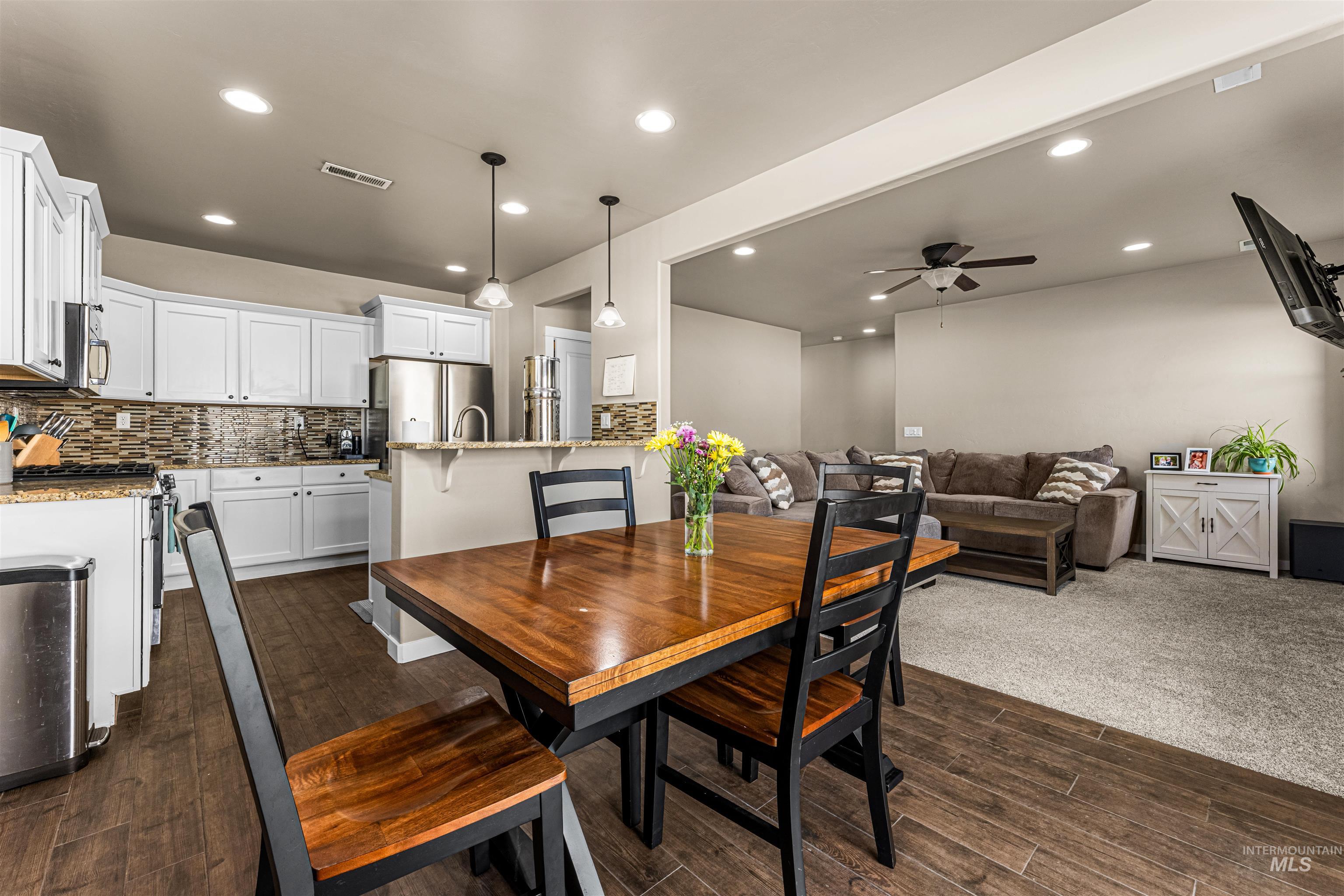 565 S Rocker Ave, Kuna, Idaho 83634, 3 Bedrooms, 2.5 Bathrooms, Residential For Sale, Price $507,990, 98983397