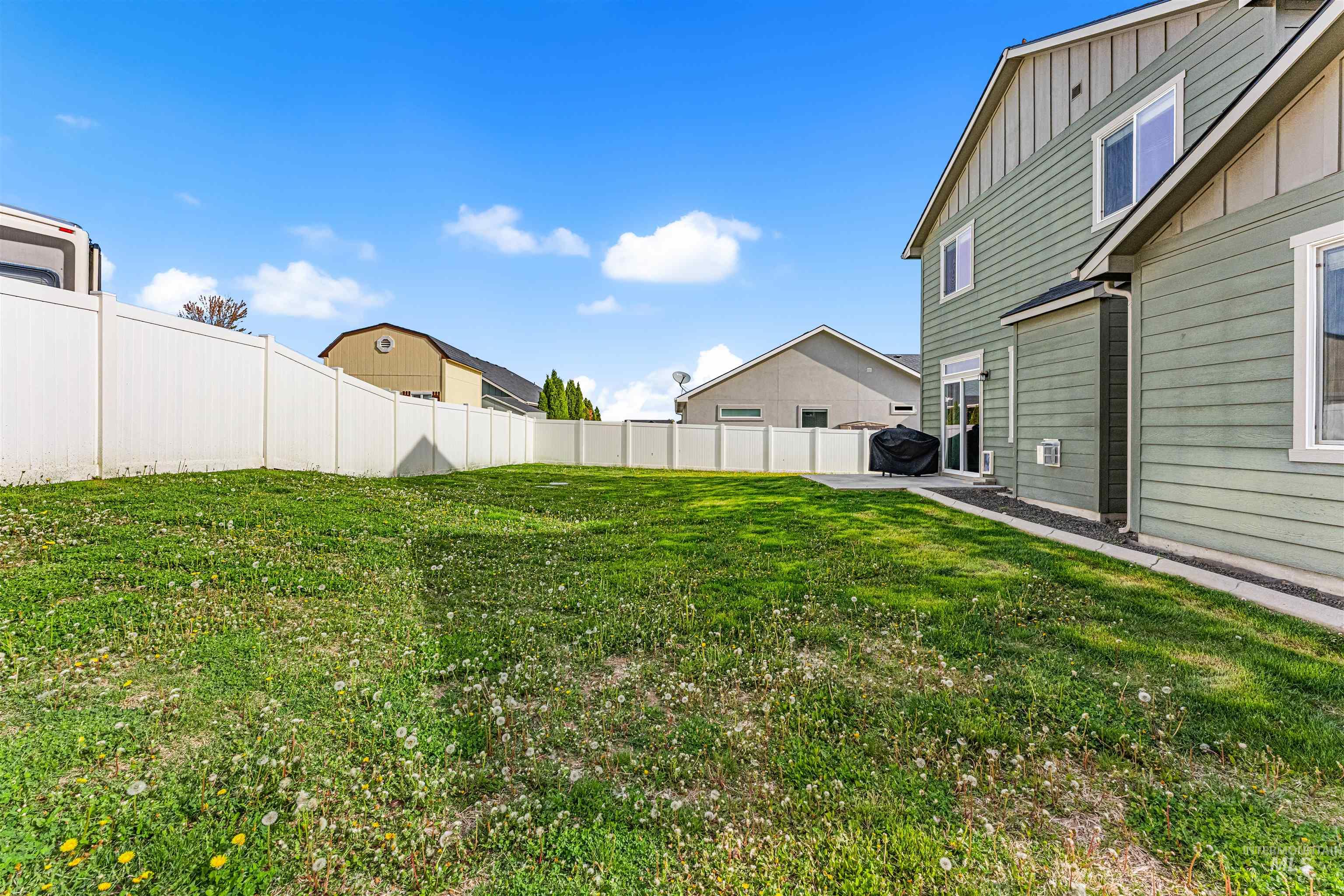 565 S Rocker Ave, Kuna, Idaho 83634, 3 Bedrooms, 2.5 Bathrooms, Residential For Sale, Price $507,990, 98983397