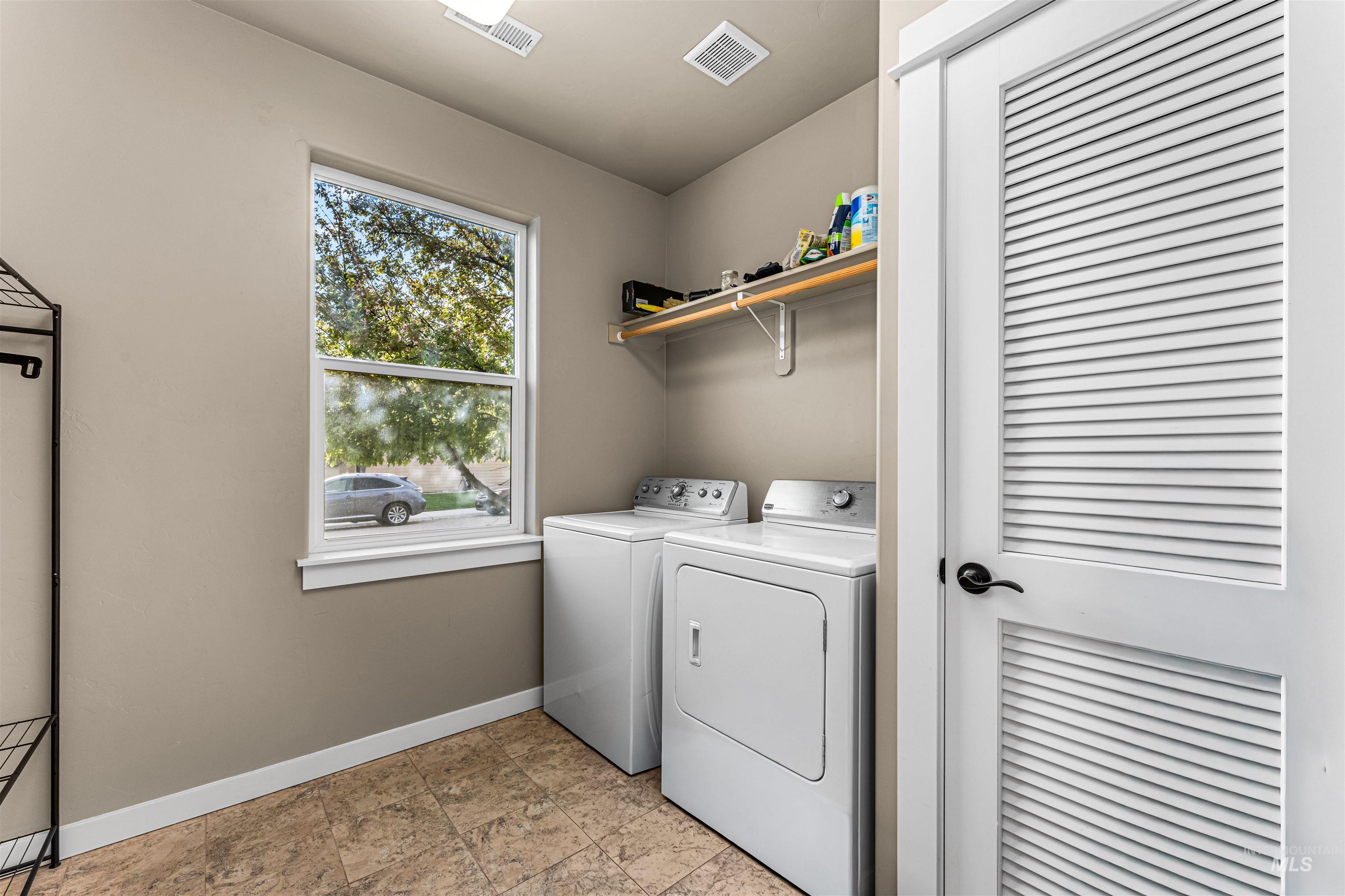 565 S Rocker Ave, Kuna, Idaho 83634, 3 Bedrooms, 2.5 Bathrooms, Residential For Sale, Price $507,990, 98983397