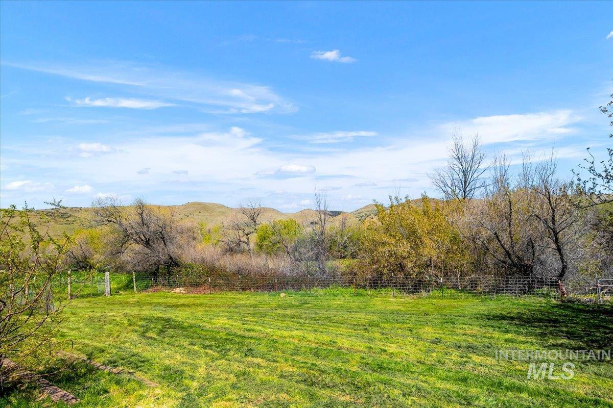 6970 Pearl Rd, Eagle, Idaho 83616, 4 Bedrooms, 2.5 Bathrooms, Residential For Sale, Price $699,000, 98983399