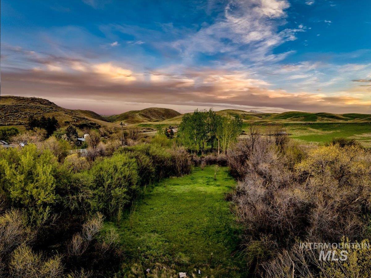 6970 Pearl Rd, Eagle, Idaho 83616, 4 Bedrooms, 2.5 Bathrooms, Residential For Sale, Price $699,000, 98983399