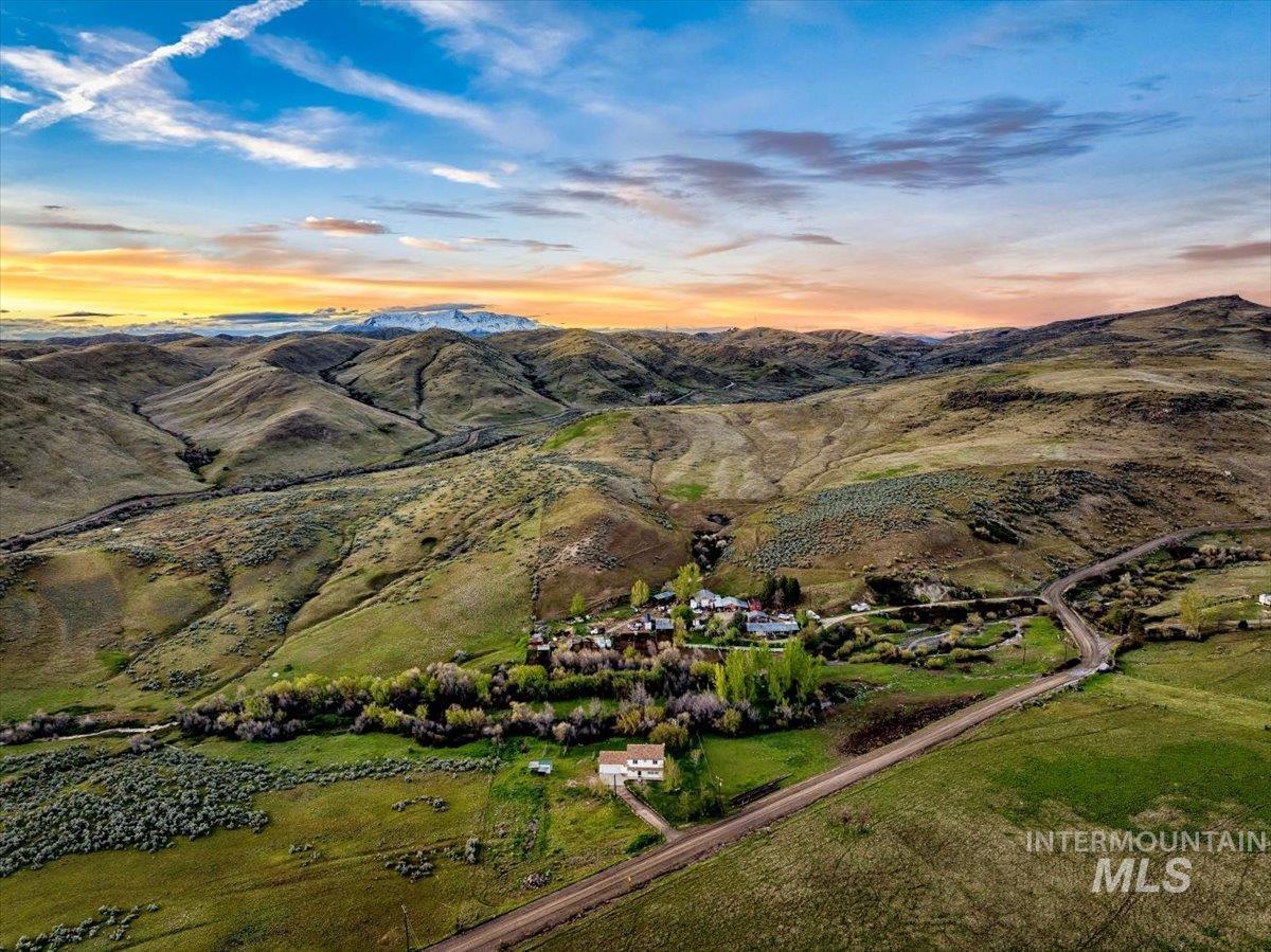 6970 Pearl Rd, Eagle, Idaho 83616, 4 Bedrooms, 2.5 Bathrooms, Residential For Sale, Price $699,000, 98983399
