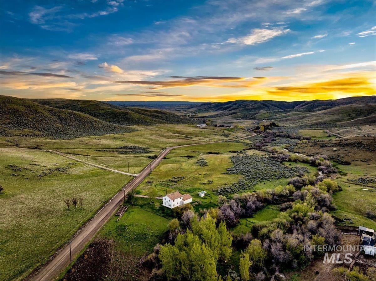 6970 Pearl Rd, Eagle, Idaho 83616, 4 Bedrooms, 2.5 Bathrooms, Residential For Sale, Price $699,000, 98983399