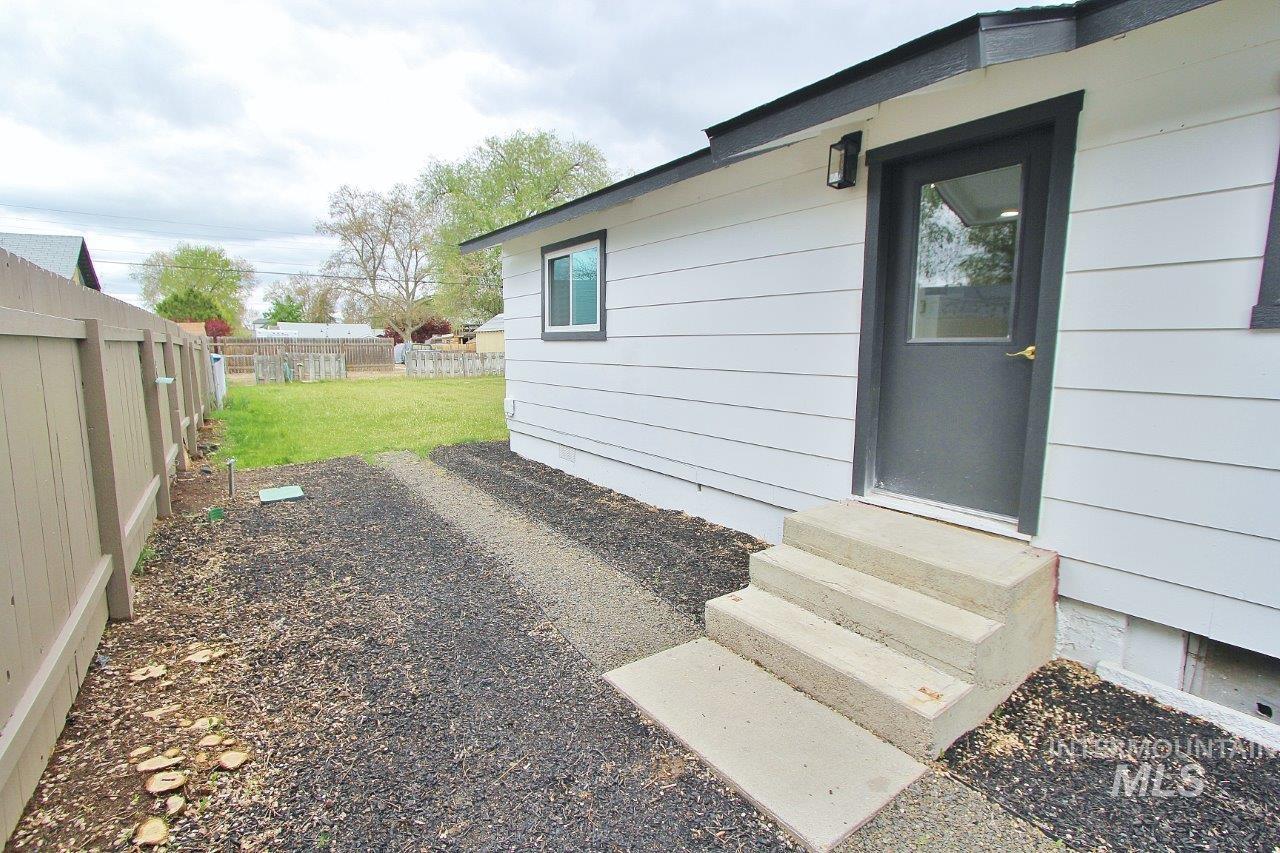 111 Diamond, Nampa, Idaho 83686, 2 Bedrooms, 1 Bathroom, Residential For Sale, Price $329,000,MLS 98983401