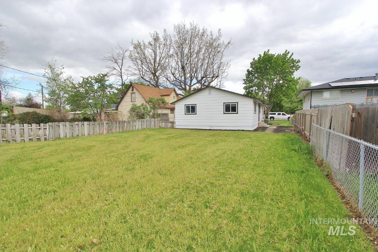 111 Diamond, Nampa, Idaho 83686, 2 Bedrooms, 1 Bathroom, Residential For Sale, Price $329,000,MLS 98983401