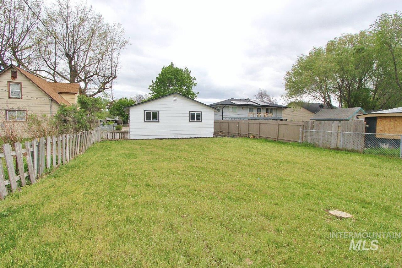 111 Diamond, Nampa, Idaho 83686, 2 Bedrooms, 1 Bathroom, Residential For Sale, Price $329,000,MLS 98983401