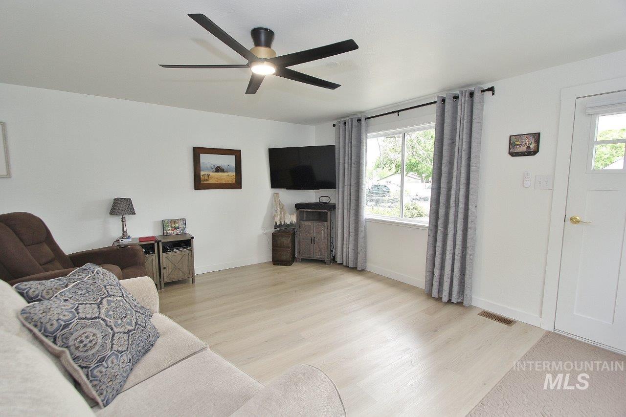 111 Diamond, Nampa, Idaho 83686, 2 Bedrooms, 1 Bathroom, Residential For Sale, Price $329,000, 98983401