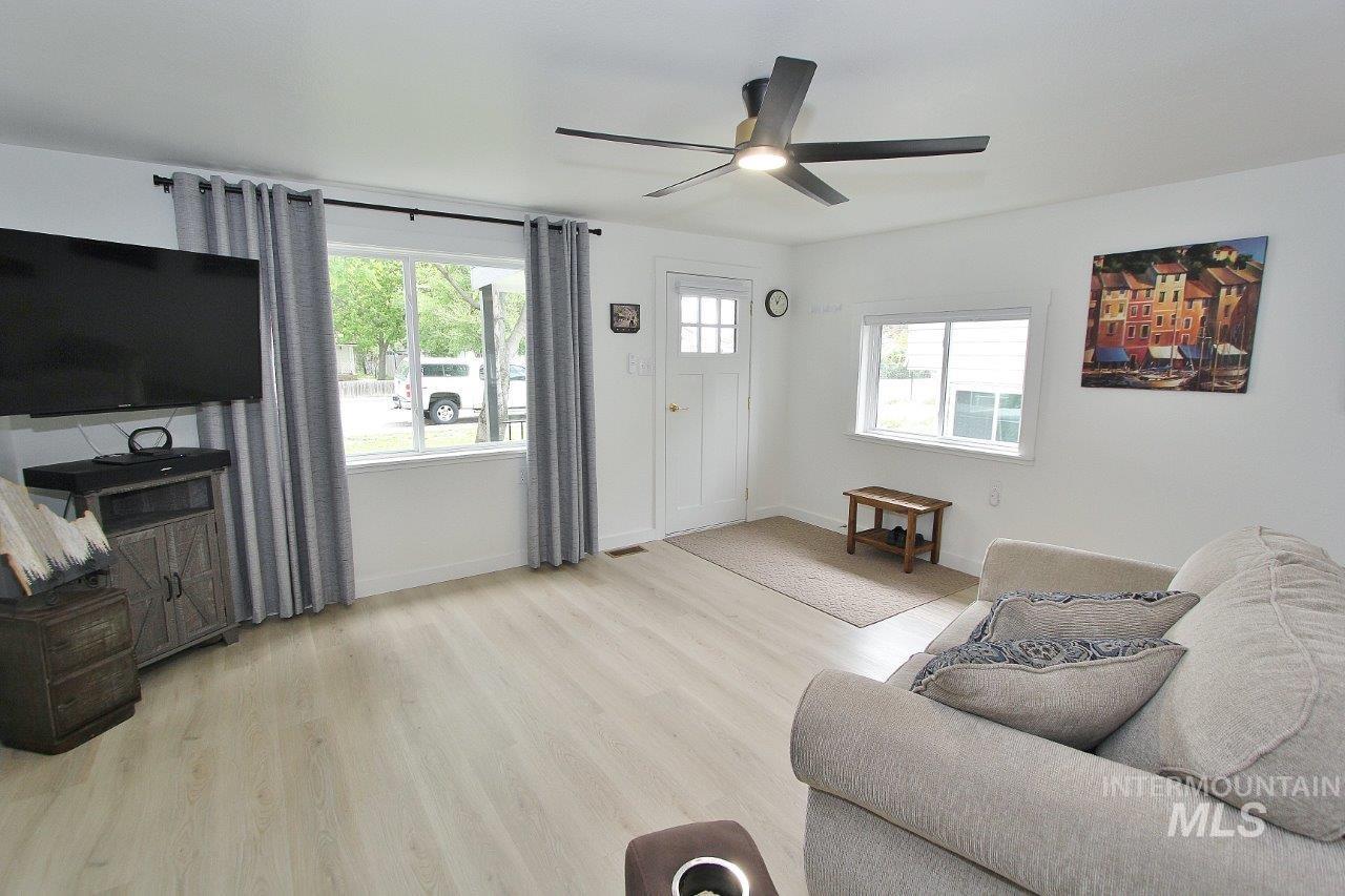 111 Diamond, Nampa, Idaho 83686, 2 Bedrooms, 1 Bathroom, Residential For Sale, Price $329,000,MLS 98983401