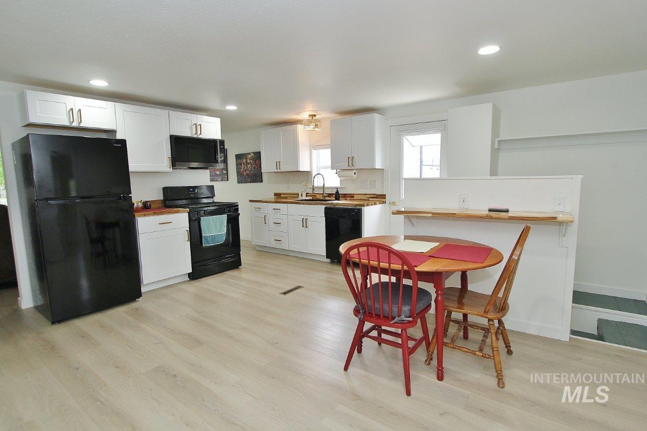 111 Diamond, Nampa, Idaho 83686, 2 Bedrooms, 1 Bathroom, Residential For Sale, Price $329,000, 98983401