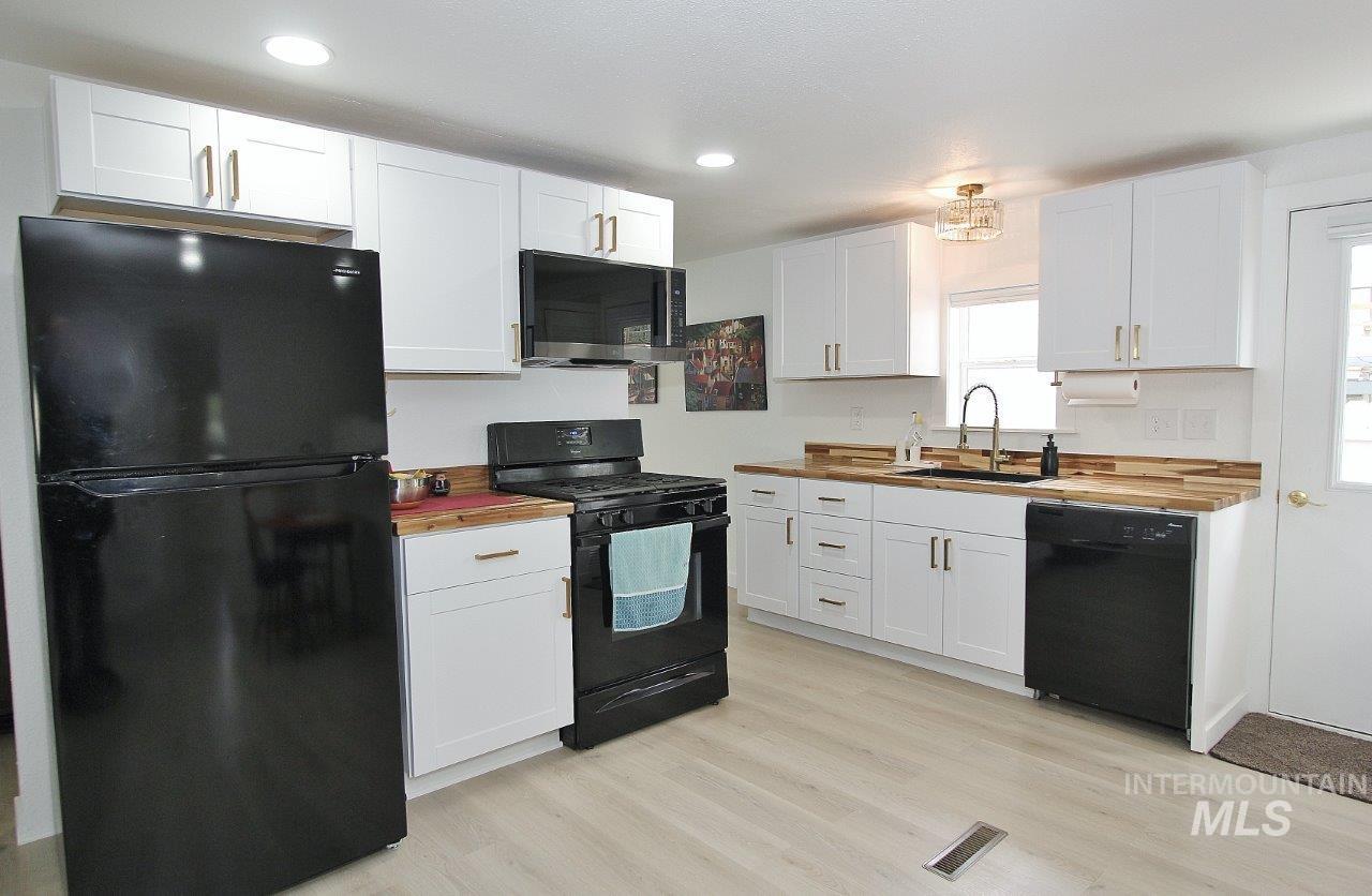 111 Diamond, Nampa, Idaho 83686, 2 Bedrooms, 1 Bathroom, Residential For Sale, Price $329,000,MLS 98983401