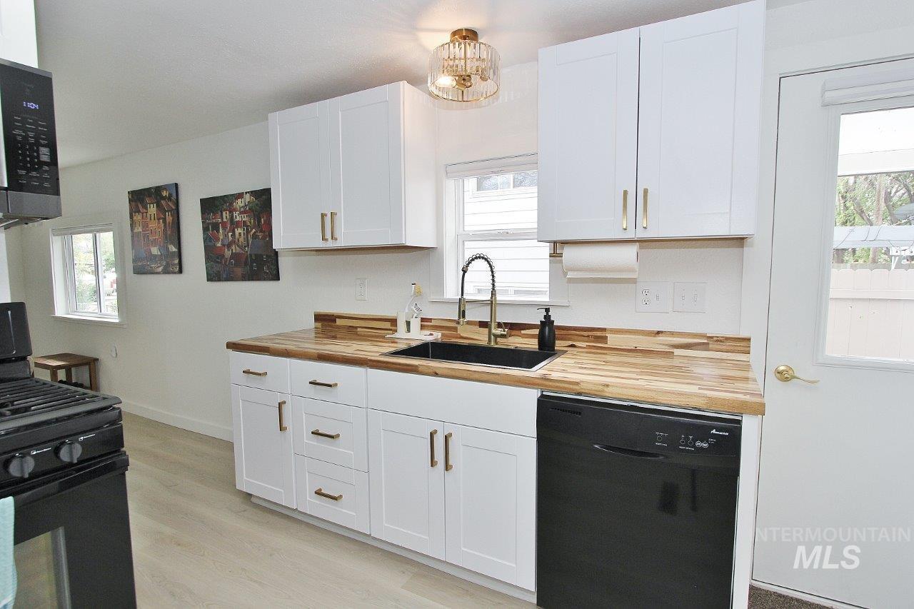 111 Diamond, Nampa, Idaho 83686, 2 Bedrooms, 1 Bathroom, Residential For Sale, Price $329,000,MLS 98983401