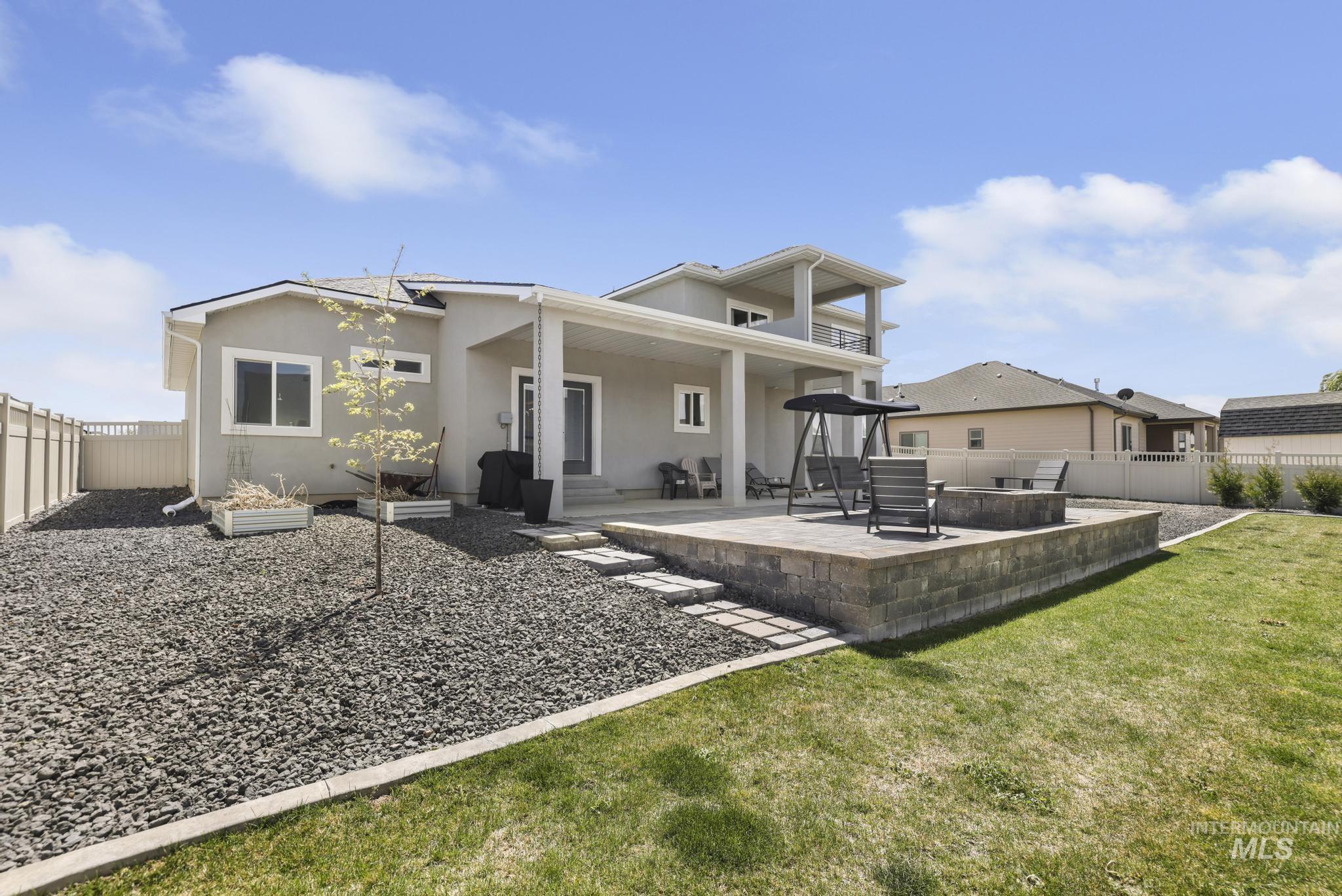2288 Eaton Pl, Twin Falls, Idaho 83301, 4 Bedrooms, 3.5 Bathrooms, Residential For Sale, Price $814,999,MLS 98983404