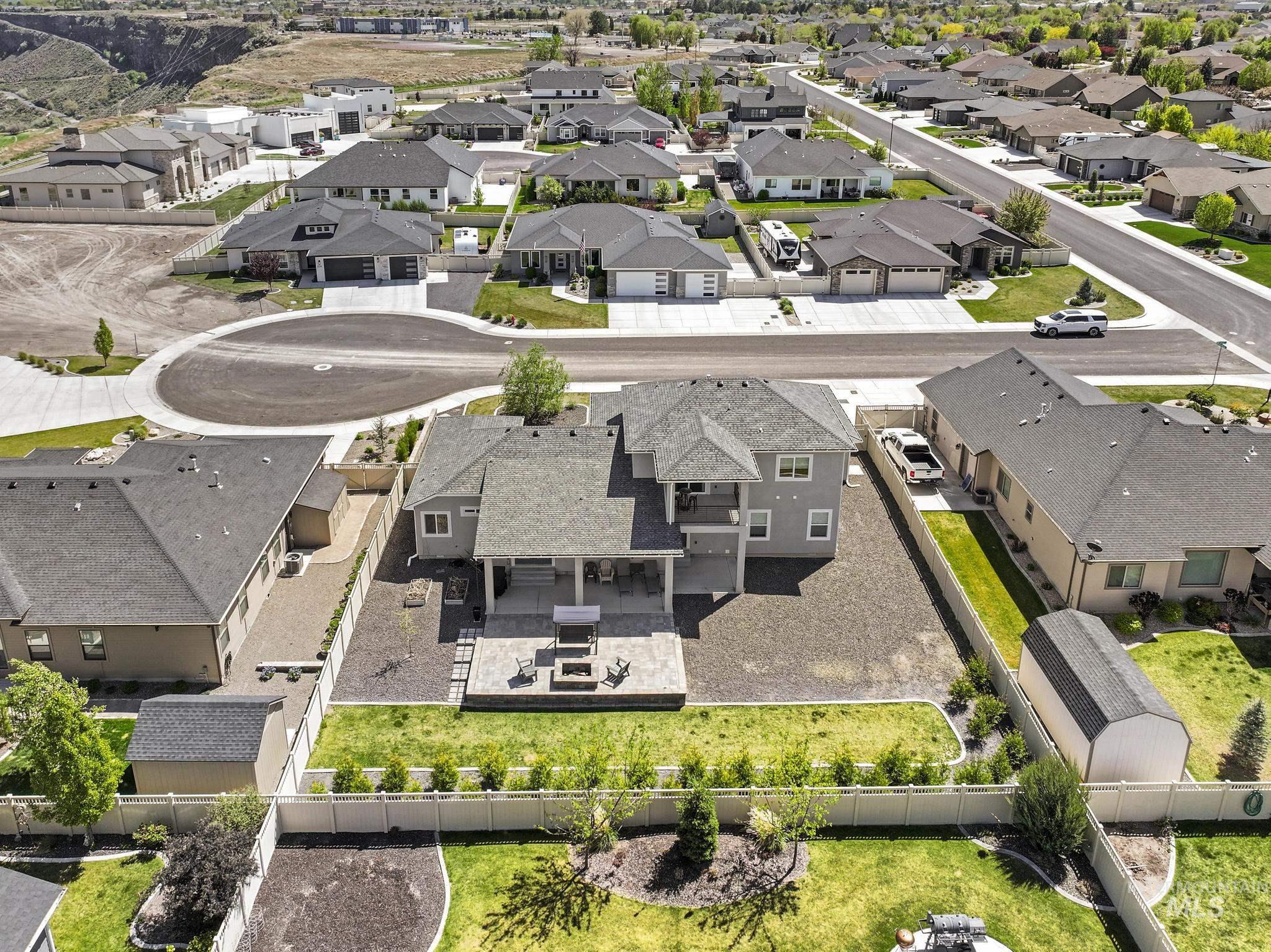 2288 Eaton Pl, Twin Falls, Idaho 83301, 4 Bedrooms, 3.5 Bathrooms, Residential For Sale, Price $814,999,MLS 98983404