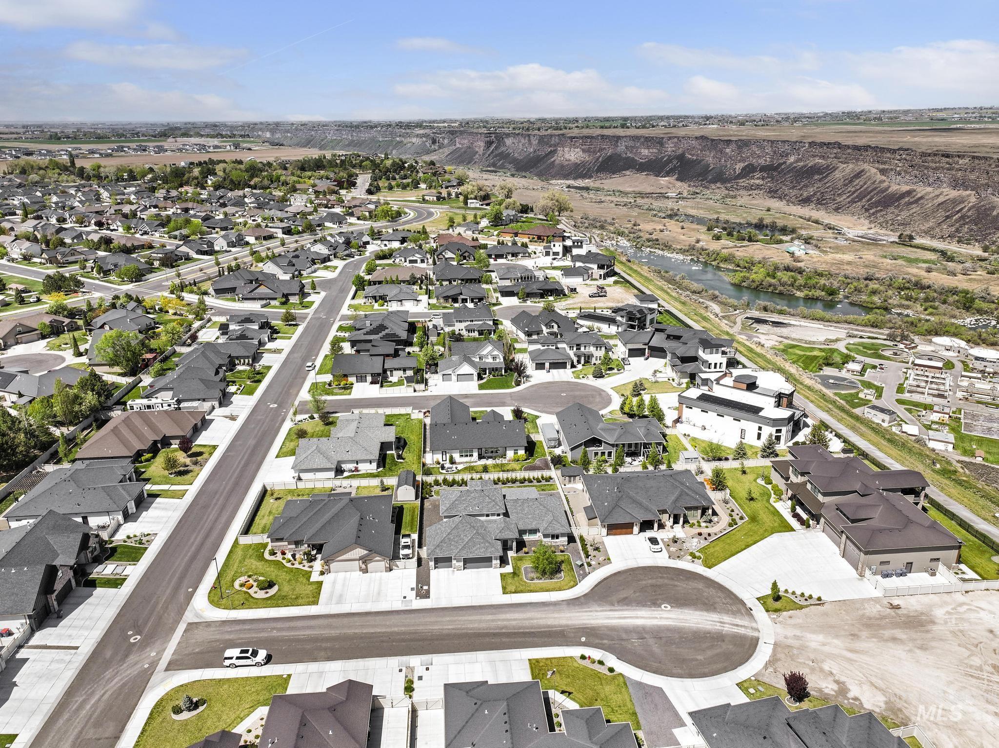 2288 Eaton Pl, Twin Falls, Idaho 83301, 4 Bedrooms, 3.5 Bathrooms, Residential For Sale, Price $814,999,MLS 98983404