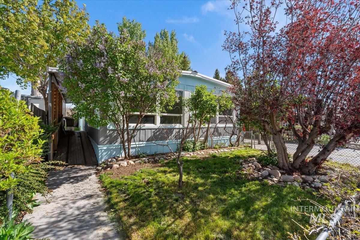 3710 S Clacton Way, Boise, Idaho 83716, 2 Bedrooms, 2 Bathrooms, Residential For Sale, Price $244,000,MLS 98983405