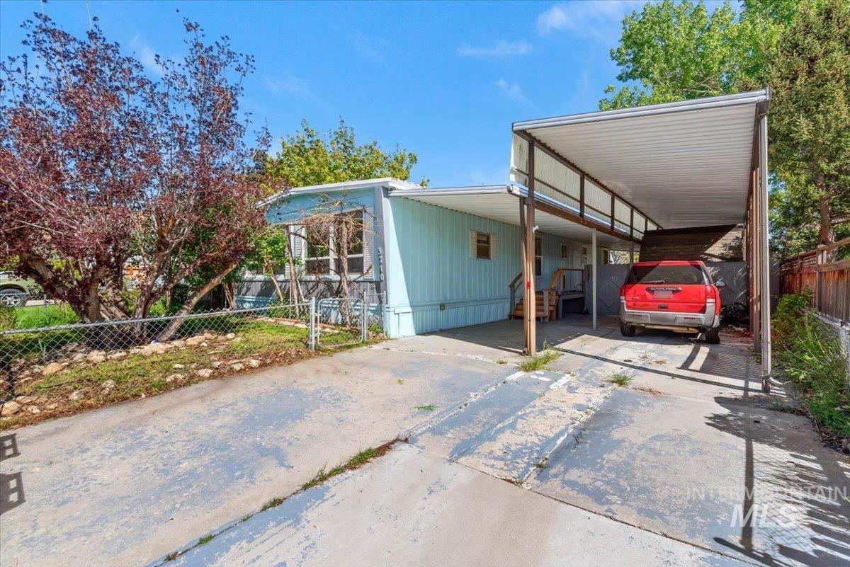 3710 S Clacton Way, Boise, Idaho 83716, 2 Bedrooms, 2 Bathrooms, Residential For Sale, Price $244,000,MLS 98983405