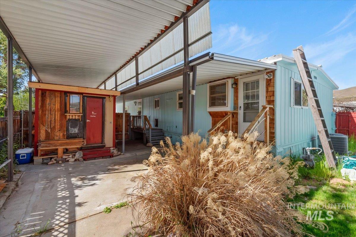 3710 S Clacton Way, Boise, Idaho 83716, 2 Bedrooms, 2 Bathrooms, Residential For Sale, Price $244,000,MLS 98983405