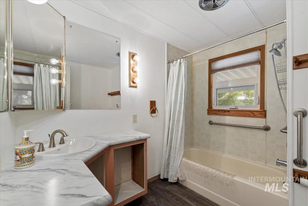 3710 S Clacton Way, Boise, Idaho 83716, 2 Bedrooms, 2 Bathrooms, Residential For Sale, Price $244,000,MLS 98983405