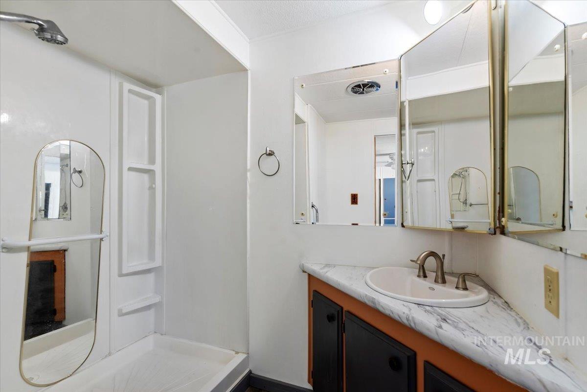 3710 S Clacton Way, Boise, Idaho 83716, 2 Bedrooms, 2 Bathrooms, Residential For Sale, Price $244,000,MLS 98983405