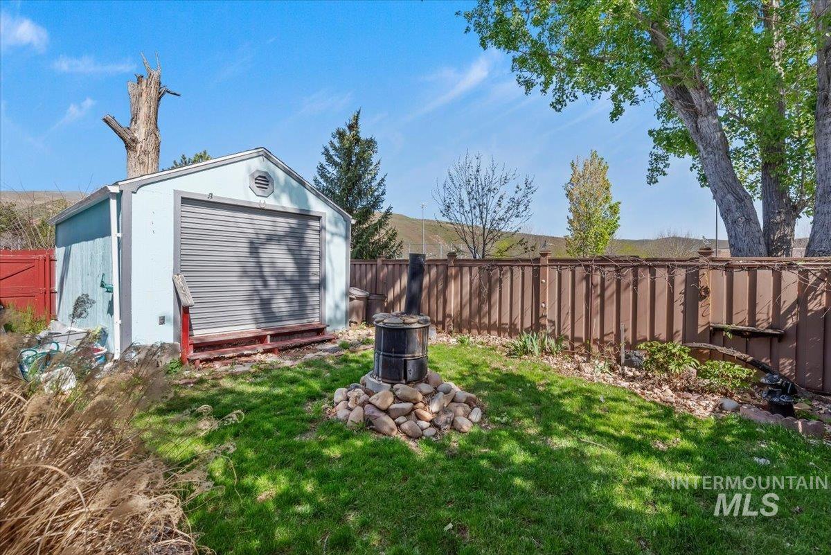 3710 S Clacton Way, Boise, Idaho 83716, 2 Bedrooms, 2 Bathrooms, Residential For Sale, Price $244,000,MLS 98983405