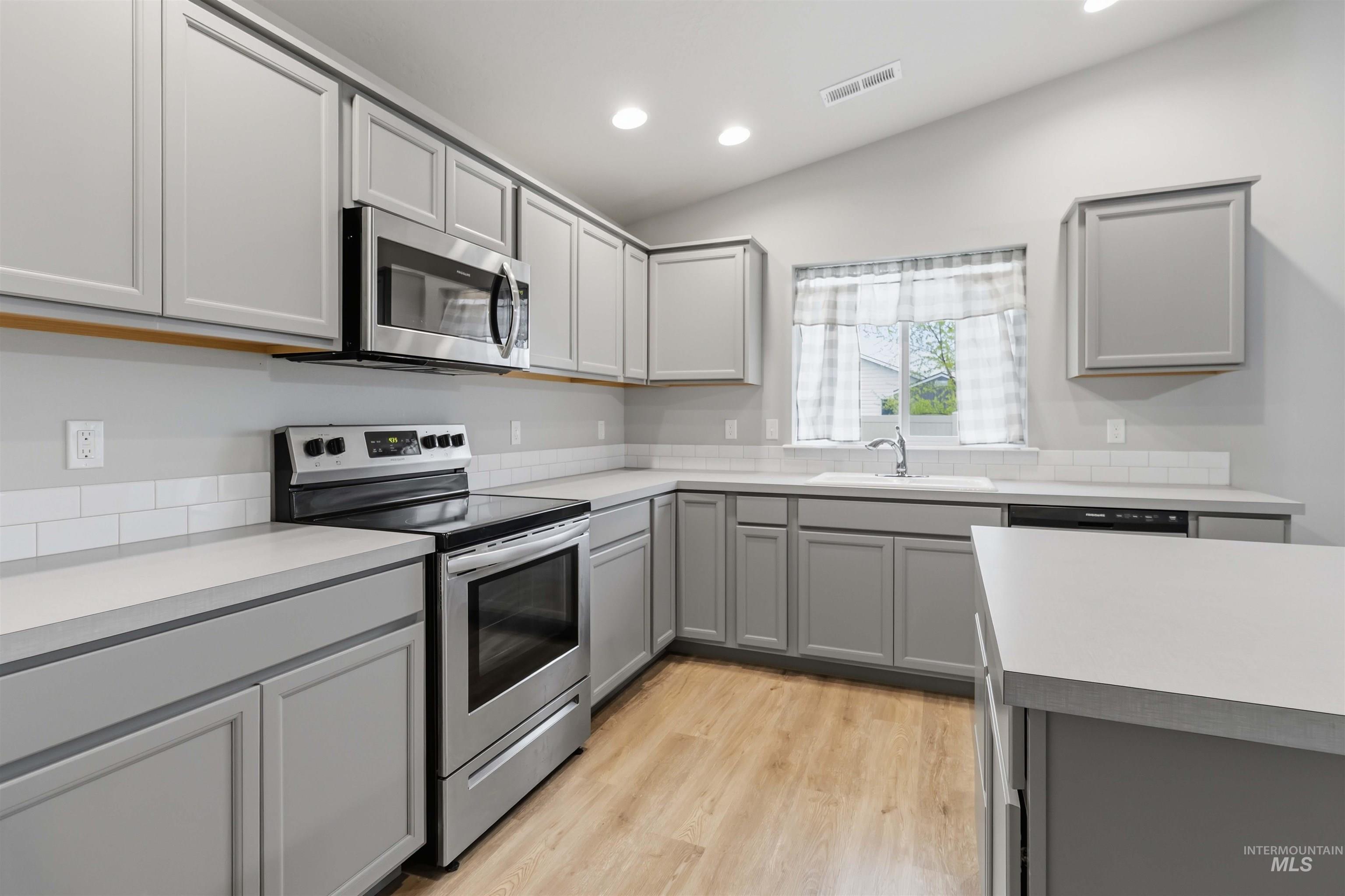 17664 N Onaway Ave., Nampa, Idaho 83687, 4 Bedrooms, 2 Bathrooms, Residential For Sale, Price $417,000,MLS 98983407