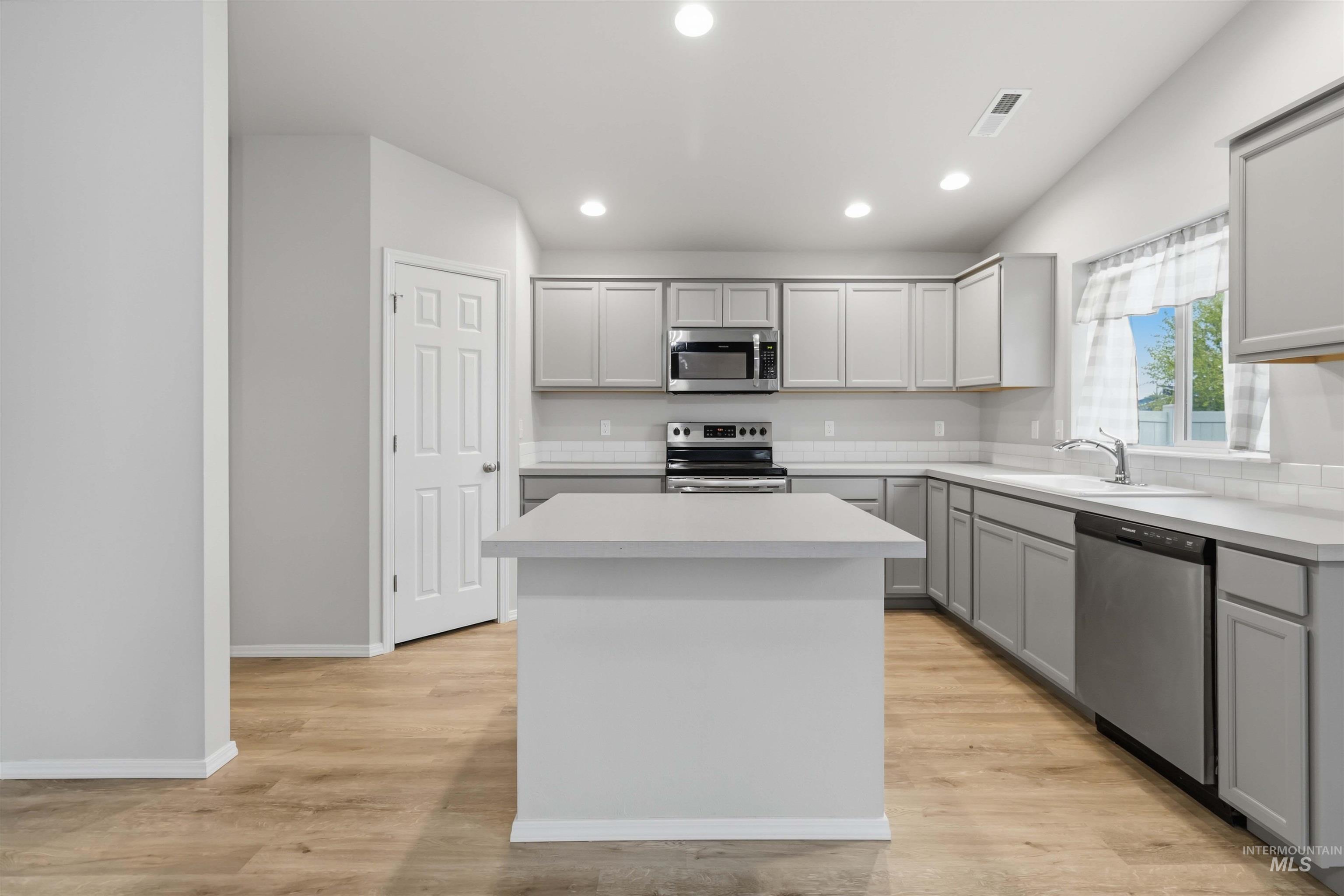 17664 N Onaway Ave., Nampa, Idaho 83687, 4 Bedrooms, 2 Bathrooms, Residential For Sale, Price $417,000,MLS 98983407