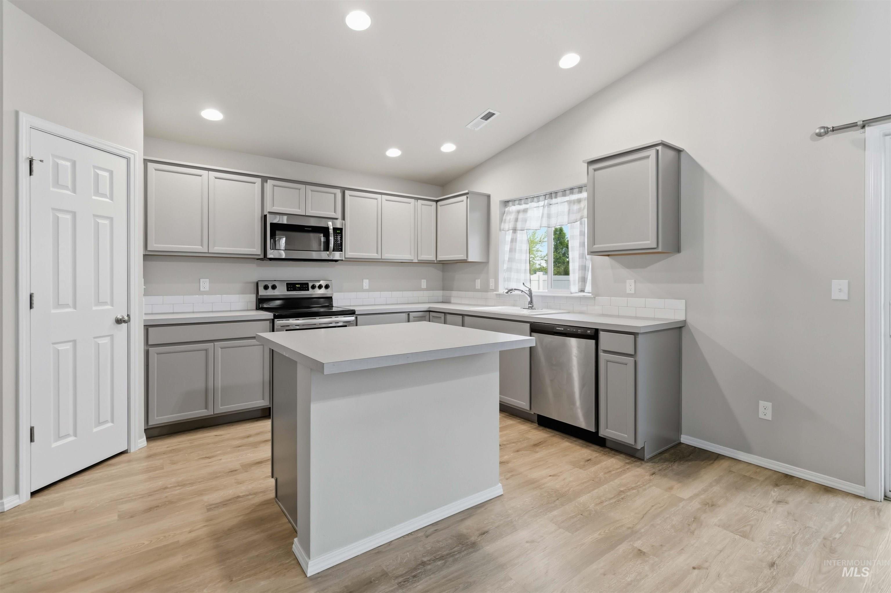 17664 N Onaway Ave., Nampa, Idaho 83687, 4 Bedrooms, 2 Bathrooms, Residential For Sale, Price $417,000,MLS 98983407