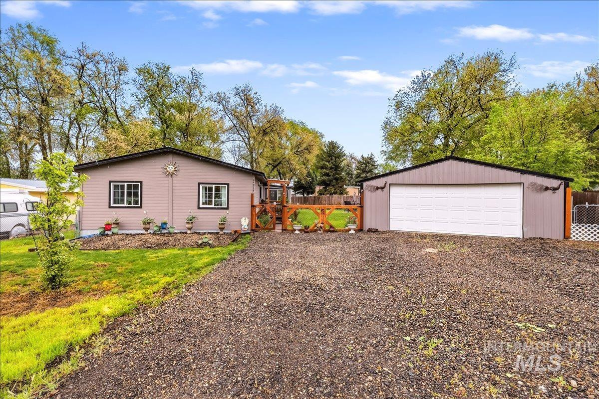 24914 Sunburst Dr, Caldwell, Idaho 83607, 3 Bedrooms, 2 Bathrooms, Residential For Sale, Price $339,900,MLS 98983408