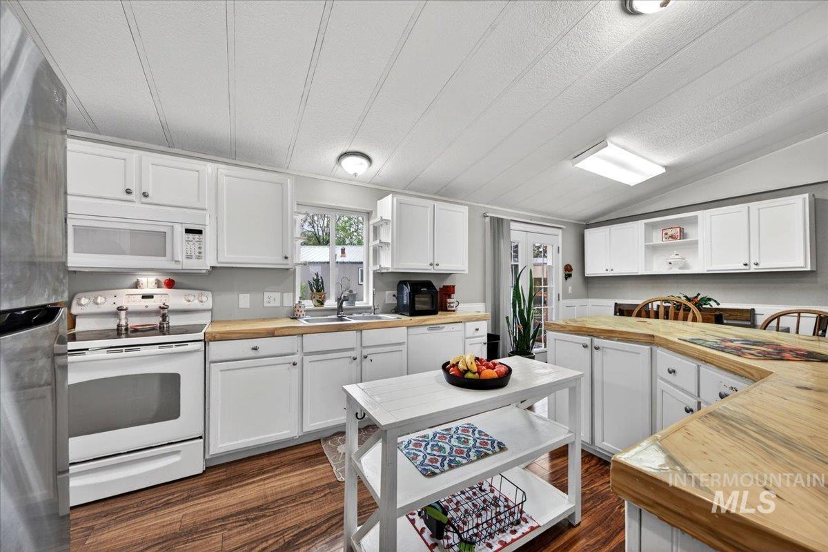 24914 Sunburst Dr, Caldwell, Idaho 83607, 3 Bedrooms, 2 Bathrooms, Residential For Sale, Price $339,900,MLS 98983408