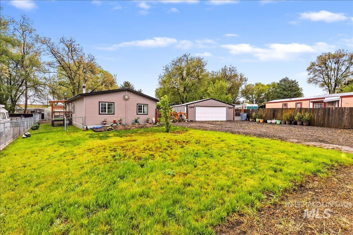 24914 Sunburst Dr, Caldwell, Idaho 83607, 3 Bedrooms, 2 Bathrooms, Residential For Sale, Price $339,900,MLS 98983408