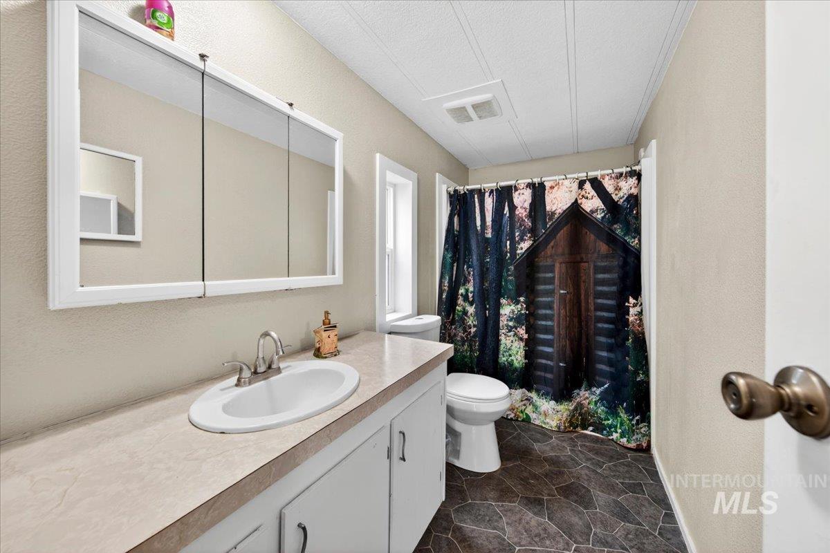 24914 Sunburst Dr, Caldwell, Idaho 83607, 3 Bedrooms, 2 Bathrooms, Residential For Sale, Price $339,900,MLS 98983408