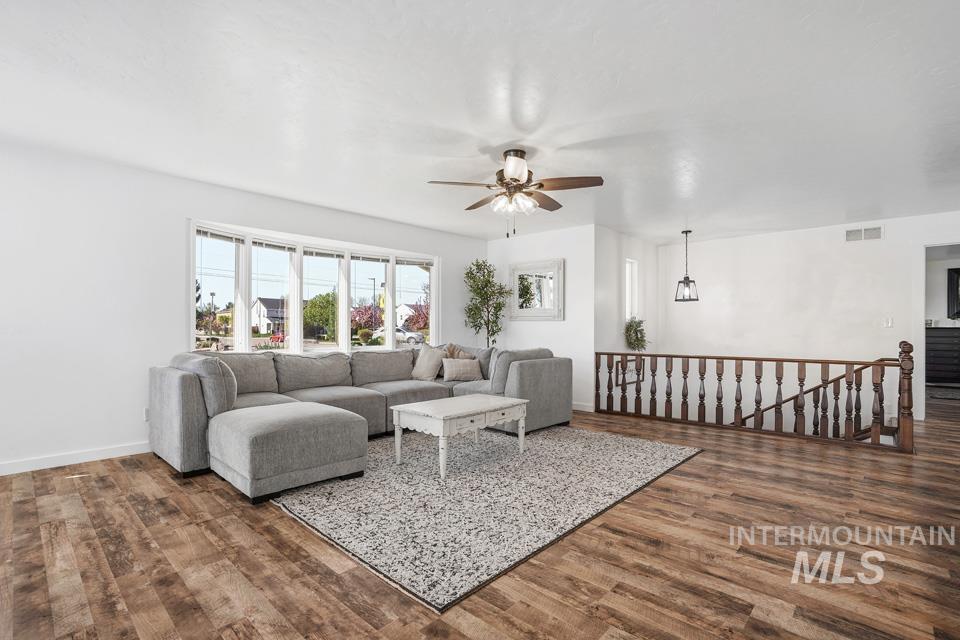 3211 Marble Front Rd, Caldwell, Idaho 83605, 3 Bedrooms, 2.5 Bathrooms, Residential For Sale, Price $583,000,MLS 98983411