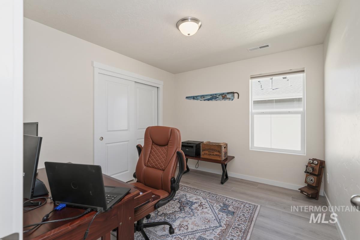10373 Blackpool Ridge, Nampa, Idaho 83687, 3 Bedrooms, 2 Bathrooms, Residential For Sale, Price $409,900,MLS 98983420