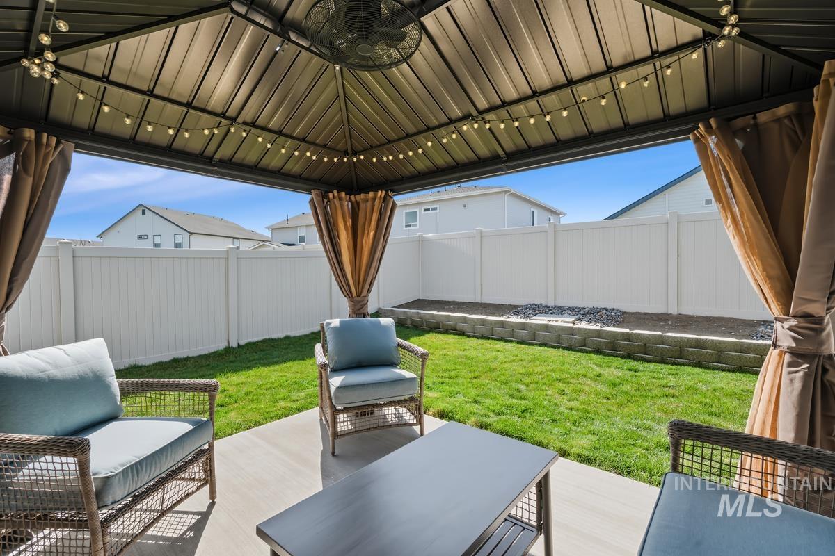 10373 Blackpool Ridge, Nampa, Idaho 83687, 3 Bedrooms, 2 Bathrooms, Residential For Sale, Price $409,900,MLS 98983420