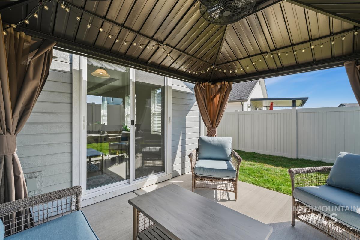 10373 Blackpool Ridge, Nampa, Idaho 83687, 3 Bedrooms, 2 Bathrooms, Residential For Sale, Price $409,900,MLS 98983420