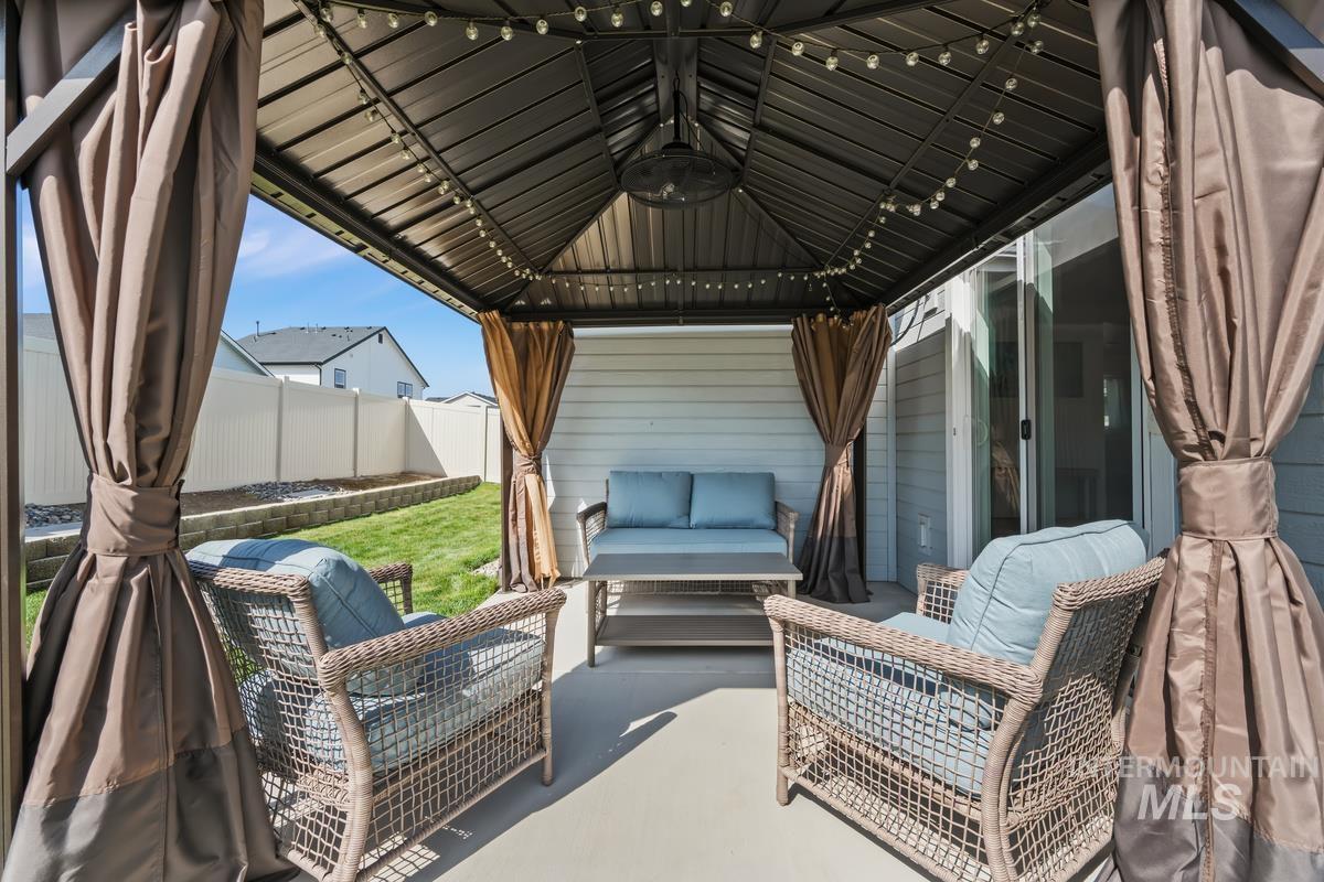 10373 Blackpool Ridge, Nampa, Idaho 83687, 3 Bedrooms, 2 Bathrooms, Residential For Sale, Price $409,900,MLS 98983420