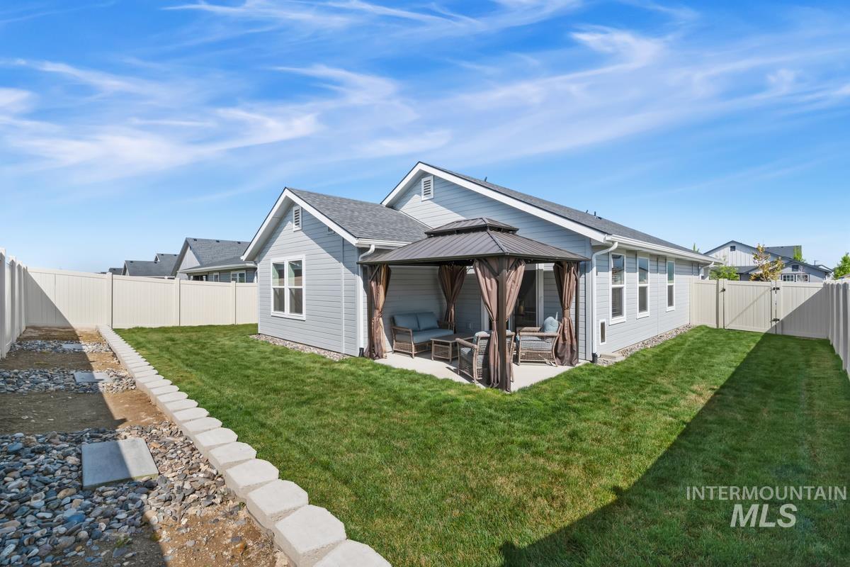 10373 Blackpool Ridge, Nampa, Idaho 83687, 3 Bedrooms, 2 Bathrooms, Residential For Sale, Price $409,900,MLS 98983420