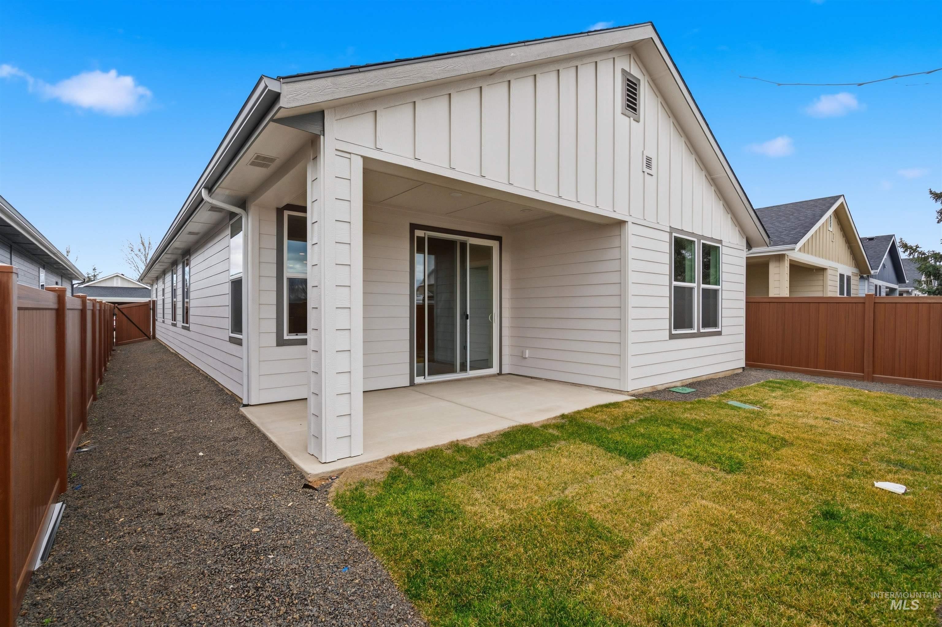 1415 E Prairiefire St, Meridian, Idaho 83646, 3 Bedrooms, 2 Bathrooms, Residential For Sale, Price $479,990,MLS 98983423