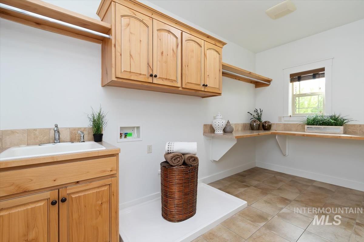 4890 S Chappel, Boise, Idaho 83709, 5 Bedrooms, 3.5 Bathrooms, Residential For Sale, Price $899,000,MLS 98983424