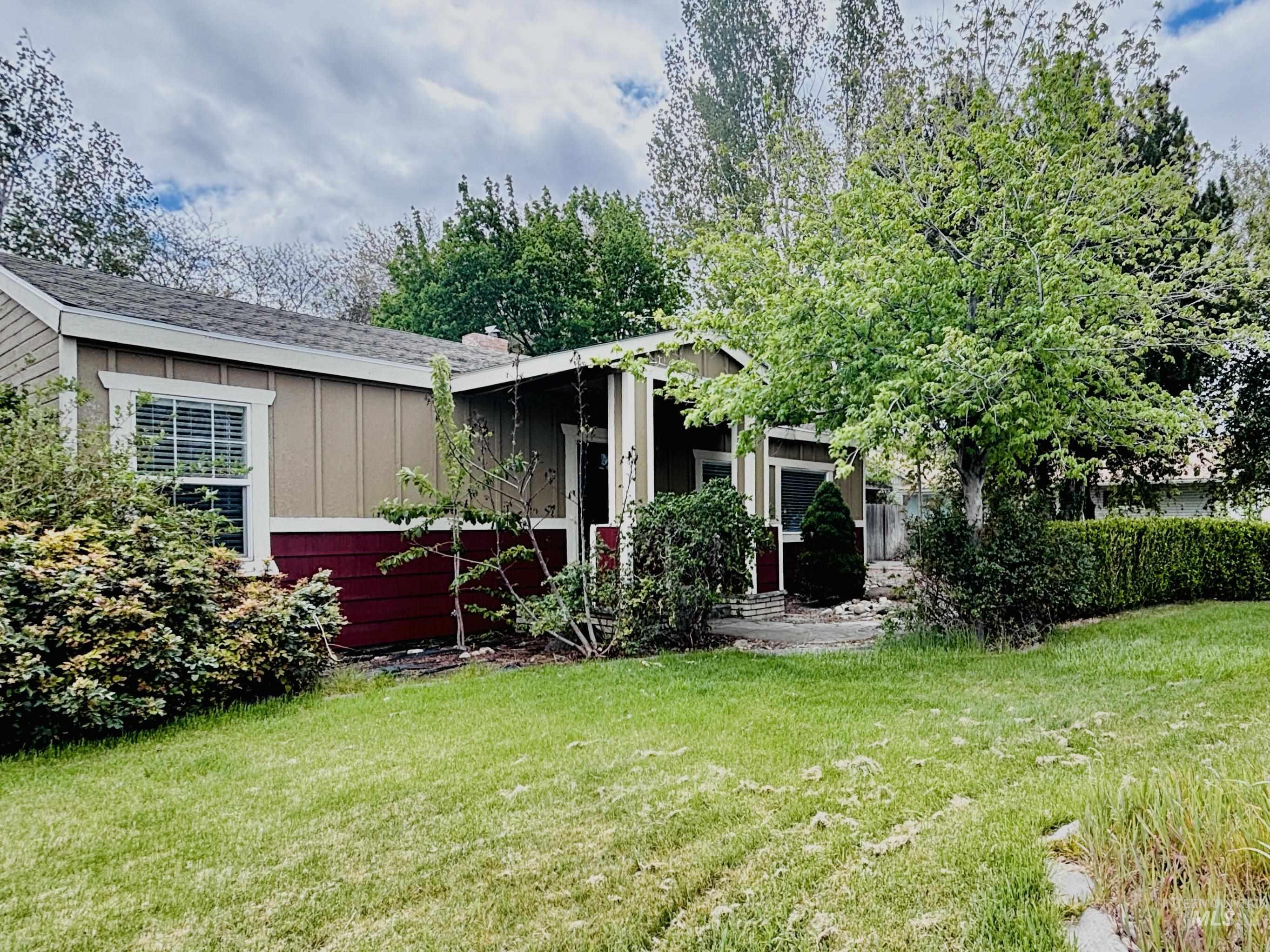898 Wendell St., Twin Falls, Idaho 83301, 3 Bedrooms, 2 Bathrooms, Residential For Sale, Price $389,900,MLS 98983427