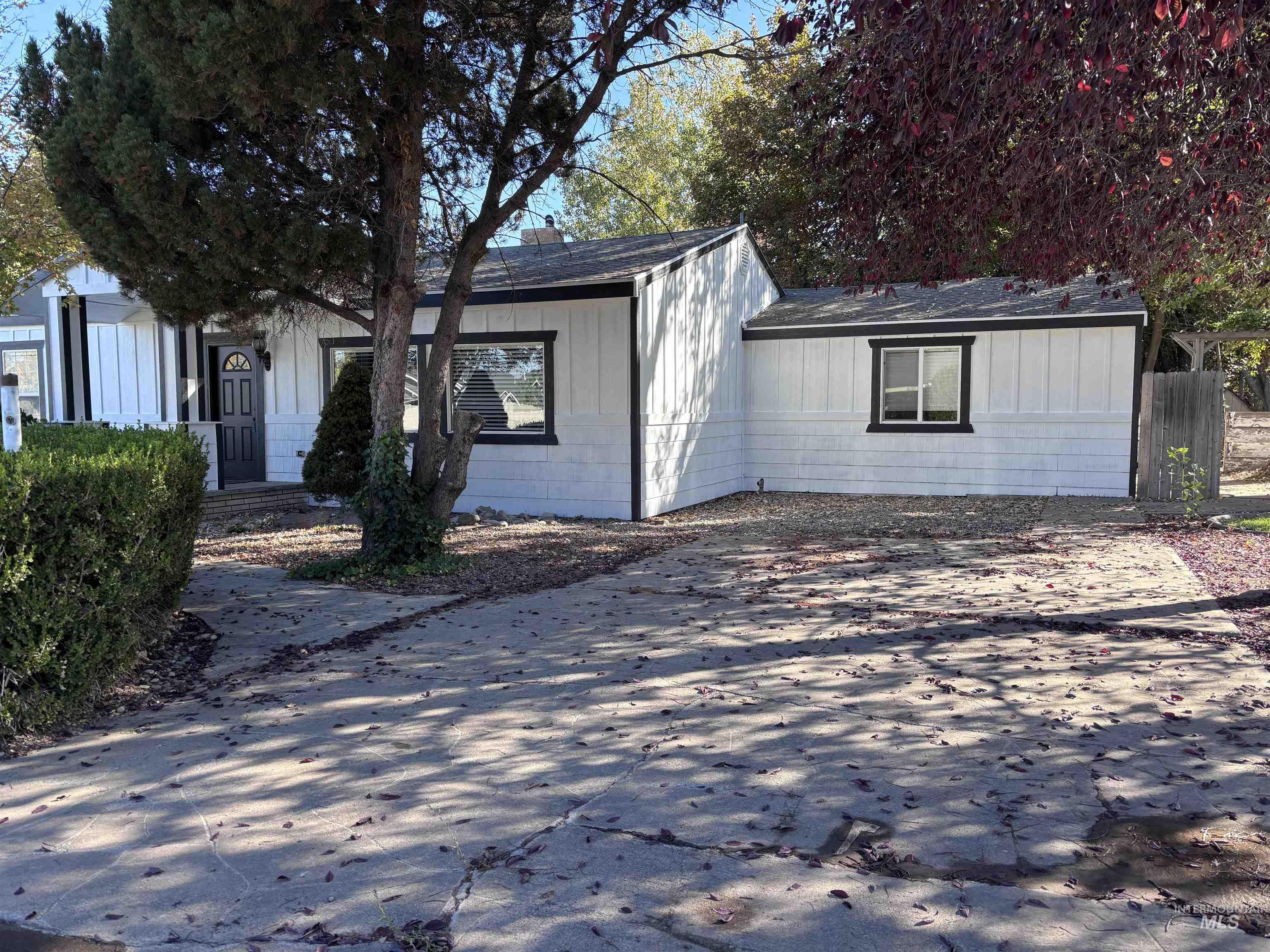898 Wendell St., Twin Falls, Idaho 83301, 3 Bedrooms, 2 Bathrooms, Residential For Sale, Price $369,900,MLS 98983427
