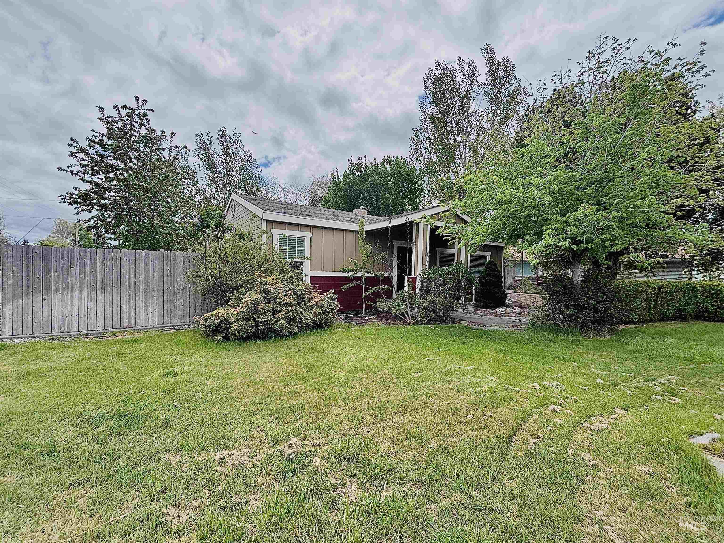 898 Wendell St., Twin Falls, Idaho 83301, 3 Bedrooms, 2 Bathrooms, Residential For Sale, Price $389,900,MLS 98983427