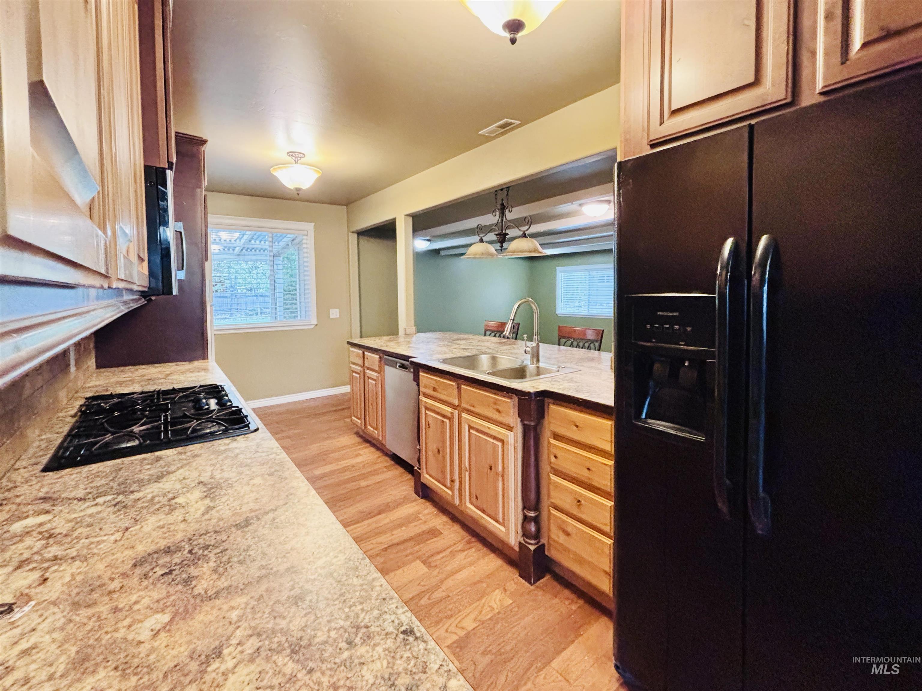 898 Wendell St., Twin Falls, Idaho 83301, 3 Bedrooms, 2 Bathrooms, Residential For Sale, Price $389,900,MLS 98983427