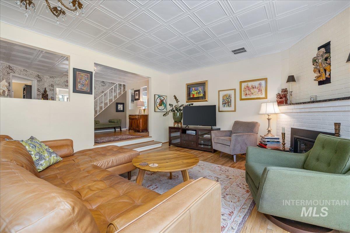 3301 N 32nd St., Boise, Idaho 83703, 4 Bedrooms, 2 Bathrooms, Residential For Sale, Price $859,900,MLS 98983428