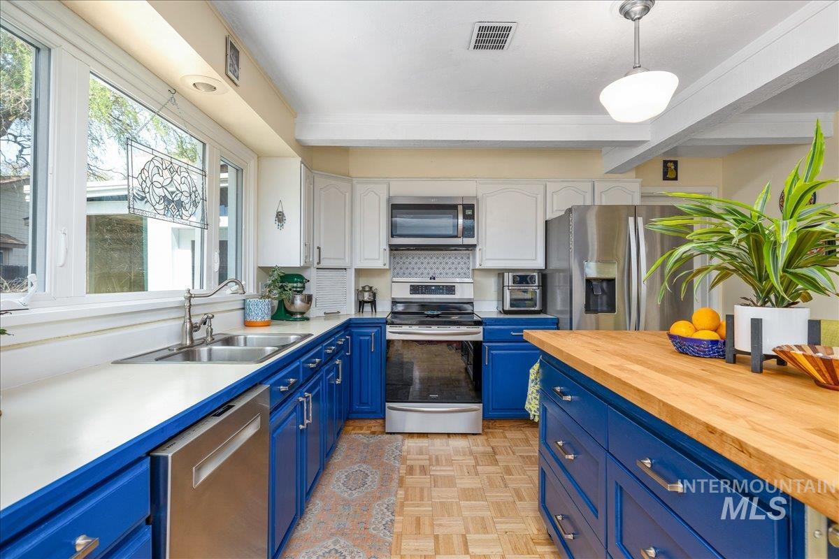 3301 N 32nd St., Boise, Idaho 83703, 4 Bedrooms, 2 Bathrooms, Residential For Sale, Price $859,900,MLS 98983428